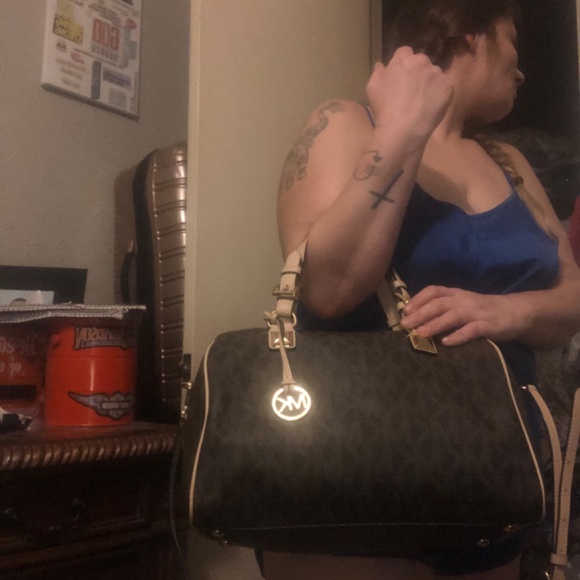 Michael Kors Grayson satchel in signature Brown - Picture 5 of 7